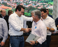 Governador Carlos Massa Ratinho Junior se reúne em Irati com os prefeitos do Centro-Sul do Paraná, e repassa recursos para investimentos em diversos municípios da região. O secretário do Desenvolvimento Urbano e Obras Públicas, João Carlos Ortega, também participa do encontro.  -  Irati, 07/06/2019  -  Foto: Geraldo Bubniak/ANPr