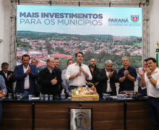 Governador Carlos Massa Ratinho Junior se reúne em Irati com os prefeitos do Centro-Sul do Paraná, e repassa recursos para investimentos em diversos municípios da região. O secretário do Desenvolvimento Urbano e Obras Públicas, João Carlos Ortega, também participa do encontro.  -  Irati, 07/06/2019  -  Foto: Geraldo Bubniak/ANPr