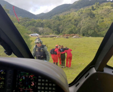 Grupo especializado dos bombeiros atua em busca e salvamento de pessoas em florestas, montanhas ou águas. Foto:Bombeiros Paraná - Grupo de Operações de Socorro Tático - https://www.facebook.com/gost.pr/