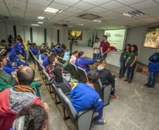 Encerrando as atividades do primeiro semestre do Porto Escola, a equipe da Diretoria de Meio Ambiente da Portos do Paraná recebeu nesta quinta-feira (27) 160 alunos com necessidades especiais da Escola Municipal Eva Cavani, de Paranaguá.  -  Curitiba, 27/06/2019  -  Foto: Cládio Neves/Portos do Paraná