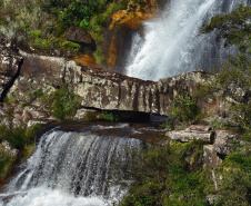 Localizado no município de Tibagi, a 200 km de Curitiba, o Parque Estadual do Guartelá abrange uma área de 798,97 hectares em meio à vegetação nativa, quedas d’água, corredeiras, formações areníticas, vales, inscrições rupestres de aproximadamente sete mil anos.Foto: Denis Ferreira Netto/SEDEST