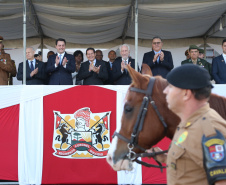 O governador Carlos Massa Ratinho Junior e o presidente em exercício Hamilton Mourão receberam nesta sexta-feira (28) a medalha Heróis da Cavalaria, da Polícia Montada Coronel Dulcídio. A condecoração foi entregue na cerimônia, em Curitiba, que comemora os 140 anos do regimento, que é a unidade mais antiga da Polícia Militar do Paraná.  -  Curitiba, 28/06/2019  -  Foto: José Fernando Ogura/ANPr