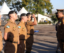 O governador Carlos Massa Ratinho Junior e o presidente em exercício Hamilton Mourão receberam nesta sexta-feira (28) a medalha Heróis da Cavalaria, da Polícia Montada Coronel Dulcídio. A condecoração foi entregue na cerimônia, em Curitiba, que comemora os 140 anos do regimento, que é a unidade mais antiga da Polícia Militar do Paraná.  -  Curitiba, 28/06/2019  -  Foto: José Fernando Ogura/ANPr