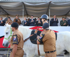 O governador Carlos Massa Ratinho Junior e o presidente em exercício Hamilton Mourão receberam nesta sexta-feira (28) a medalha Heróis da Cavalaria, da Polícia Montada Coronel Dulcídio. A condecoração foi entregue na cerimônia, em Curitiba, que comemora os 140 anos do regimento, que é a unidade mais antiga da Polícia Militar do Paraná.  -  Curitiba, 28/06/2019  -  Foto: José Fernando Ogura/ANPr