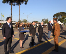 O governador Carlos Massa Ratinho Junior e o presidente em exercício Hamilton Mourão receberam nesta sexta-feira (28) a medalha Heróis da Cavalaria, da Polícia Montada Coronel Dulcídio. A condecoração foi entregue na cerimônia, em Curitiba, que comemora os 140 anos do regimento, que é a unidade mais antiga da Polícia Militar do Paraná.  -  Curitiba, 28/06/2019  -  Foto: José Fernando Ogura/ANPr