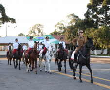 O governador Carlos Massa Ratinho Junior e o presidente em exercício Hamilton Mourão receberam nesta sexta-feira (28) a medalha Heróis da Cavalaria, da Polícia Montada Coronel Dulcídio. A condecoração foi entregue na cerimônia, em Curitiba, que comemora os 140 anos do regimento, que é a unidade mais antiga da Polícia Militar do Paraná.  -  Curitiba, 28/06/2019  -  Foto: José Fernando Ogura/ANPr