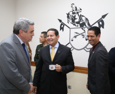 O governador Carlos Massa Ratinho Junior e o presidente em exercício Hamilton Mourão receberam nesta sexta-feira (28) a medalha Heróis da Cavalaria, da Polícia Montada Coronel Dulcídio. A condecoração foi entregue na cerimônia, em Curitiba, que comemora os 140 anos do regimento, que é a unidade mais antiga da Polícia Militar do Paraná.  -  Curitiba, 28/06/2019  -  Foto: José Fernando Ogura/ANPr