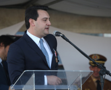 O governador Carlos Massa Ratinho Junior e o presidente em exercício Hamilton Mourão receberam nesta sexta-feira (28) a medalha Heróis da Cavalaria, da Polícia Montada Coronel Dulcídio. A condecoração foi entregue na cerimônia, em Curitiba, que comemora os 140 anos do regimento, que é a unidade mais antiga da Polícia Militar do Paraná.  -  Curitiba, 28/06/2019  -  Foto: José Fernando Ogura/ANPr