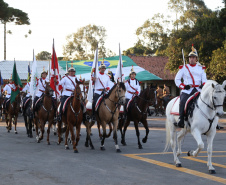 O governador Carlos Massa Ratinho Junior e o presidente em exercício Hamilton Mourão receberam nesta sexta-feira (28) a medalha Heróis da Cavalaria, da Polícia Montada Coronel Dulcídio. A condecoração foi entregue na cerimônia, em Curitiba, que comemora os 140 anos do regimento, que é a unidade mais antiga da Polícia Militar do Paraná.  -  Curitiba, 28/06/2019  -  Foto: José Fernando Ogura/ANPr