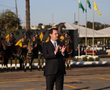 O governador Carlos Massa Ratinho Junior e o presidente em exercício Hamilton Mourão receberam nesta sexta-feira (28) a medalha Heróis da Cavalaria, da Polícia Montada Coronel Dulcídio. A condecoração foi entregue na cerimônia, em Curitiba, que comemora os 140 anos do regimento, que é a unidade mais antiga da Polícia Militar do Paraná.  -  Curitiba, 28/06/2019  -  Foto: José Fernando Ogura/ANPr