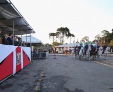 O governador Carlos Massa Ratinho Junior e o presidente em exercício Hamilton Mourão receberam nesta sexta-feira (28) a medalha Heróis da Cavalaria, da Polícia Montada Coronel Dulcídio. A condecoração foi entregue na cerimônia, em Curitiba, que comemora os 140 anos do regimento, que é a unidade mais antiga da Polícia Militar do Paraná.  -  Curitiba, 28/06/2019  -  Foto: José Fernando Ogura/ANPr