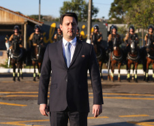 O governador Carlos Massa Ratinho Junior e o presidente em exercício Hamilton Mourão receberam nesta sexta-feira (28) a medalha Heróis da Cavalaria, da Polícia Montada Coronel Dulcídio. A condecoração foi entregue na cerimônia, em Curitiba, que comemora os 140 anos do regimento, que é a unidade mais antiga da Polícia Militar do Paraná.  -  Curitiba, 28/06/2019  -  Foto: José Fernando Ogura/ANPr