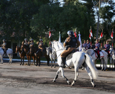 O governador Carlos Massa Ratinho Junior e o presidente em exercício Hamilton Mourão receberam nesta sexta-feira (28) a medalha Heróis da Cavalaria, da Polícia Montada Coronel Dulcídio. A condecoração foi entregue na cerimônia, em Curitiba, que comemora os 140 anos do regimento, que é a unidade mais antiga da Polícia Militar do Paraná.  -  Curitiba, 28/06/2019  -  Foto: José Fernando Ogura/ANPr