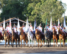 O governador Carlos Massa Ratinho Junior e o presidente em exercício Hamilton Mourão receberam nesta sexta-feira (28) a medalha Heróis da Cavalaria, da Polícia Montada Coronel Dulcídio. A condecoração foi entregue na cerimônia, em Curitiba, que comemora os 140 anos do regimento, que é a unidade mais antiga da Polícia Militar do Paraná.  -  Curitiba, 28/06/2019  -  Foto: José Fernando Ogura/ANPr