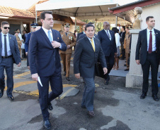 O governador Carlos Massa Ratinho Junior e o presidente em exercício Hamilton Mourão receberam nesta sexta-feira (28) a medalha Heróis da Cavalaria, da Polícia Montada Coronel Dulcídio. A condecoração foi entregue na cerimônia, em Curitiba, que comemora os 140 anos do regimento, que é a unidade mais antiga da Polícia Militar do Paraná.  -  Curitiba, 28/06/2019  -  Foto: José Fernando Ogura/ANPr