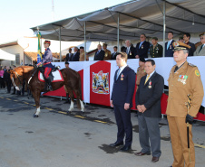 O governador Carlos Massa Ratinho Junior e o presidente em exercício Hamilton Mourão receberam nesta sexta-feira (28) a medalha Heróis da Cavalaria, da Polícia Montada Coronel Dulcídio. A condecoração foi entregue na cerimônia, em Curitiba, que comemora os 140 anos do regimento, que é a unidade mais antiga da Polícia Militar do Paraná.  -  Curitiba, 28/06/2019  -  Foto: José Fernando Ogura/ANPr