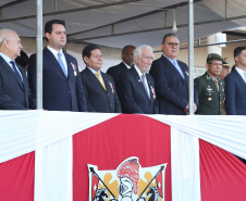 O governador Carlos Massa Ratinho Junior e o presidente em exercício Hamilton Mourão receberam nesta sexta-feira (28) a medalha Heróis da Cavalaria, da Polícia Montada Coronel Dulcídio. A condecoração foi entregue na cerimônia, em Curitiba, que comemora os 140 anos do regimento, que é a unidade mais antiga da Polícia Militar do Paraná.  -  Curitiba, 28/06/2019  -  Foto: José Fernando Ogura/ANPr