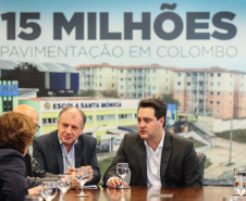 Governador Carlos Massa Ratinho Junior assina liberação de recursos para pavimentação de vias urbanas de Colombo - Curitiba, 04/07/2019 -  Foto: Geraldo Bubniak/ANPr