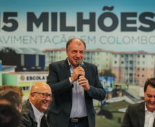 Governador Carlos Massa Ratinho Junior assina liberação de recursos para pavimentação de vias urbanas de Colombo. Na foto, o secretário de Desenvolvimento Urbano e Obras Públicas, João Carlos Ortega  - Curitiba, 04/07/2019 -  Foto: Geraldo Bubniak/ANPr