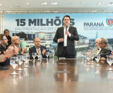 Governador Carlos Massa Ratinho Junior assina liberação de recursos para pavimentação de vias urbanas de Colombo  -  Curitiba, 04/07/2019  -  Foto: Rodrigo Félix Leal/ANPr