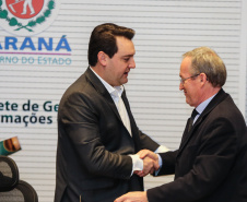 O governador Carlos Massa Ratinho Junior recebe  a  diretoria da Ocepar - Organização das Cooperativas do Estado do Paraná para celebrar o Dia Internacional do Cooperativismo. Curitiba, 02/07/2019 -  Foto: Geraldo Bubniak/ANPr