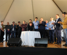 Entrega de moradias para 100 famílias de Marechal Cândido Rondon, no Oeste do Paraná, nesta segunda-feira (15). Marechal Cândido Rondon, 15/07/2019 -  Foto: Geraldo Bubniak/ANPr