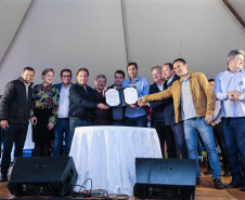 Entrega de moradias para 100 famílias de Marechal Cândido Rondon, no Oeste do Paraná, nesta segunda-feira (15). Marechal Cândido Rondon, 15/07/2019 -  Foto: Geraldo Bubniak/ANPr