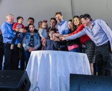 Entrega de moradias para 100 famílias de Marechal Cândido Rondon, no Oeste do Paraná, nesta segunda-feira (15). Marechal Cândido Rondon, 15/07/2019 -  Foto: Geraldo Bubniak/ANPr