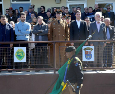 O governador em exercício Darci Piana e o chefe da Casa Civil, Guto Silva, entregaram nesta quinta-feira (19) quatro novas viaturas para reforçar as ações policiais na região de Pato Branco, no Sudoeste do Paraná