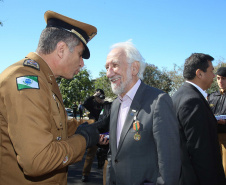 O governador em exercício Darci Piana e o chefe da Casa Civil, Guto Silva, entregaram nesta quinta-feira (19) quatro novas viaturas para reforçar as ações policiais na região de Pato Branco, no Sudoeste do Paraná