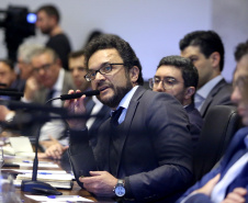 Governador Carlos Massa Ratinho Junior durante reunião com a equipe de governo.  Na foto, o diretor-presidente da Fomento Paraná, Heraldo Alves das Neves Curitiba, 23/07/2019. Foto: Jaelson Lucas