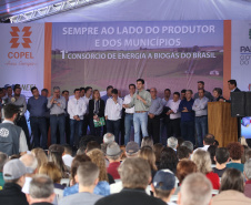 A primeira usina do Brasil de produção de biogás a partir do tratamento dos dejetos de suínos começou a funcionar no Paraná nesta quarta-feira (24), em Entre Rios do Oeste, na Região Oeste do Estado. O governador Carlos Massa Ratinho Junior inaugurou a unidade geradora cuja capacidade total é de 480 KW, transformando por dia 215 toneladas de um agente poluidor em energia limpa. Foto: José fernando Ogura/ANPr