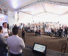 A primeira usina do Brasil de produção de biogás a partir do tratamento dos dejetos de suínos começou a funcionar no Paraná nesta quarta-feira (24), em Entre Rios do Oeste, na Região Oeste do Estado. O governador Carlos Massa Ratinho Junior inaugurou a unidade geradora cuja capacidade total é de 480 KW, transformando por dia 215 toneladas de um agente poluidor em energia limpa. Foto: José fernando Ogura/ANPr