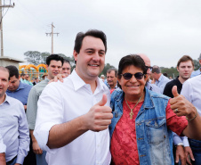 A primeira usina do Brasil de produção de biogás a partir do tratamento dos dejetos de suínos começou a funcionar no Paraná nesta quarta-feira (24), em Entre Rios do Oeste, na Região Oeste do Estado. O governador Carlos Massa Ratinho Junior inaugurou a unidade geradora cuja capacidade total é de 480 KW, transformando por dia 215 toneladas de um agente poluidor em energia limpa.  Foto: Rodrigo Felix Leal/ANPr