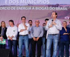 A primeira usina do Brasil de produção de biogás a partir do tratamento dos dejetos de suínos começou a funcionar no Paraná nesta quarta-feira (24), em Entre Rios do Oeste, na Região Oeste do Estado. O governador Carlos Massa Ratinho Junior inaugurou a unidade geradora cuja capacidade total é de 480 KW, transformando por dia 215 toneladas de um agente poluidor em energia limpa.  Foto: Rodrigo Felix Leal/ANPr