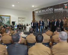 O governador Carlos Massa Ratinho Junior assina  promoções e progressões das Forças de Segurança Pública. Foto: Jaelson Lucas/ANPr