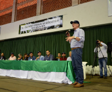 O Paraná está se consolidando como maior produtor de fio da seda de qualidade do mundo. Por conta disso, a demanda internacional pelo produto paranaense está aquecida, resultando em mais renda para produtores e pequenos municípios. Esse cenário promissor e as inovações tecnológicas introduzidas no setor foram temas do 36º Encontro Estadual de Sericicultura, realizado nesta quinta-feira (25) no município de Iretama, no Centro do Paraná. Foto: Divulgação/SEAB