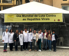 A Secretaria da Saúde do Paraná promove neste mês diversas ações da campanha Julho Amarelo, que visa conscientizar a população sobre a prevenção e tratamento das hepatites virais. Uma das principais atividades aconteceu nesta quinta-feira (25), em Curitiba, com a oferta de testes rápidos para diagnóstico das hepatites B e C. Foto: Divulgação/SESA