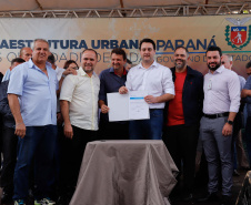 O governador Carlos Massa Ratinho Junior e o prefeito Miguel Amaral inauguraram mais uma unidade do projeto Meu Campinho