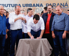 O governador Carlos Massa Ratinho Junior e o prefeito Miguel Amaral inauguraram mais uma unidade do projeto Meu Campinho