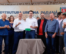 O governador Carlos Massa Ratinho Junior e o prefeito Miguel Amaral inauguraram mais uma unidade do projeto Meu Campinho