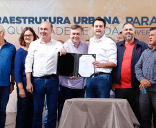 O governador Carlos Massa Ratinho Junior e o prefeito Miguel Amaral inauguraram mais uma unidade do projeto Meu Campinho