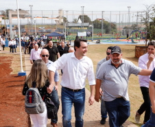 O governador Carlos Massa Ratinho Junior e o prefeito Miguel Amaral inauguraram mais uma unidade do projeto Meu Campinho