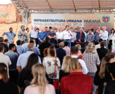 Investimentos do Governo do Estado reforçam o apoio à produção agrícola em Ivaiporã, no Vale do Ivaí (Norte do Paraná). Nesta quinta-feira (26) o governador Carlos Massa Ratinho Junior inaugurou obra de pavimentação de estrada rural e fez a entrega de equipamentos para agricultura, beneficiando 1.350 famílias. O volume de recursos chega a R$ 1,1 milhão. Foto: Rodrigo Felix Leal/ANPr