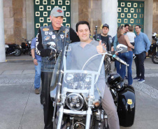 O governador Carlos Massa Ratinho Junior participou e deu as boas-vindas aos motoqueiros, presentes na benção em comemoração ao seu dia. Curitiba, 17-07-19.Foto: Arnaldo Alves / ANPr.