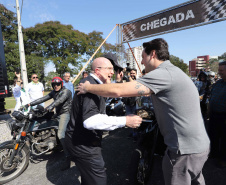 O governador Carlos Massa Ratinho Junior participou e deu as boas-vindas aos motoqueiros, presentes na benção em comemoração ao seu dia. Curitiba, 17-07-19.Foto: Arnaldo Alves / ANPr.