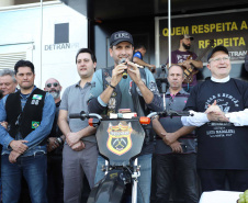 O governador Carlos Massa Ratinho Junior participou e deu as boas-vindas aos motoqueiros, presentes na benção em comemoração ao seu dia. Curitiba, 17-07-19.Foto: Arnaldo Alves / ANPr.