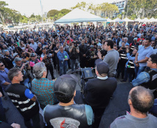 O governador Carlos Massa Ratinho Junior participou e deu as boas-vindas aos motoqueiros, presentes na benção em comemoração ao seu dia. Curitiba, 17-07-19.Foto: Arnaldo Alves / ANPr.