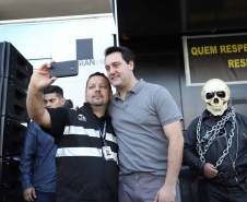 O governador Carlos Massa Ratinho Junior participou e deu as boas-vindas aos motoqueiros, presentes na benção em comemoração ao seu dia. Curitiba, 17-07-19.Foto: Arnaldo Alves / ANPr.