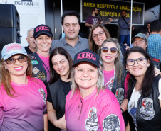 O governador Carlos Massa Ratinho Junior disse neste sábado (27) que o Governo do Paraná prepara, em parceria com motociclistas, uma agenda turística robusta para integrar ainda mais os clubes e potencializar as viagens ao encontro das belezas naturais do Estado. Ele participou das comemorações da 1ª Moto União, no Palácio Iguaçu, evento idealizado pelo Departamento de Trânsito do Paraná (Detran-PR) que passa a fazer parte do calendário estadual em razão do Dia do Motociclista. 